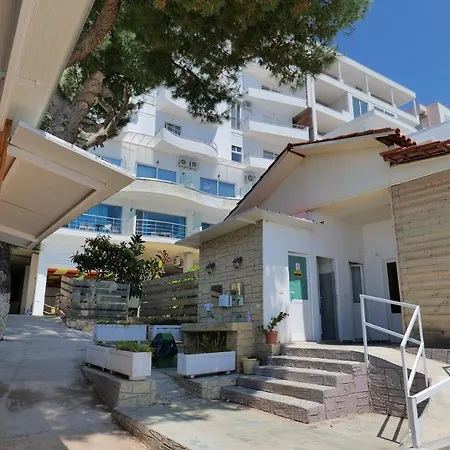 Hotel Oceanic Overview