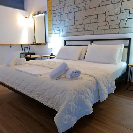 Otel Oceanic Overview