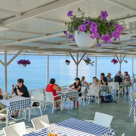 Hotel Oceanic Overview Sarandë