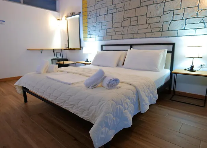 Hotel Oceanic Overview