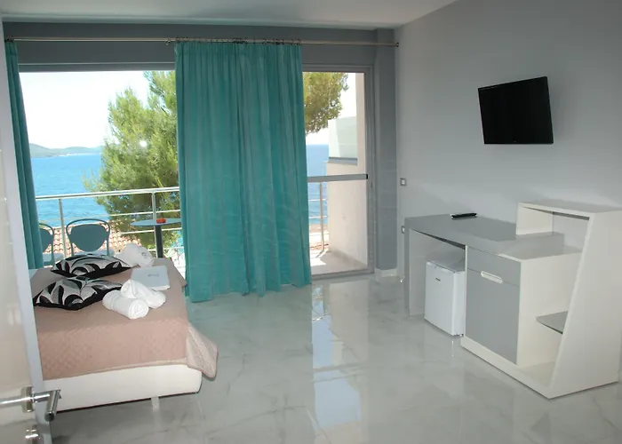 Oceanic Overview Hotel