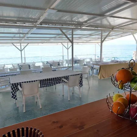 Hotel Oceanic Overview