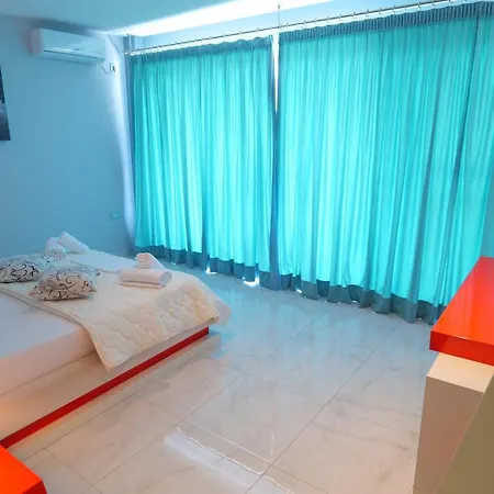 Hotel Oceanic Overview 4*