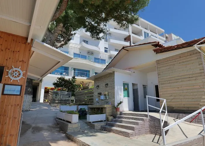 Hotel Oceanic Overview