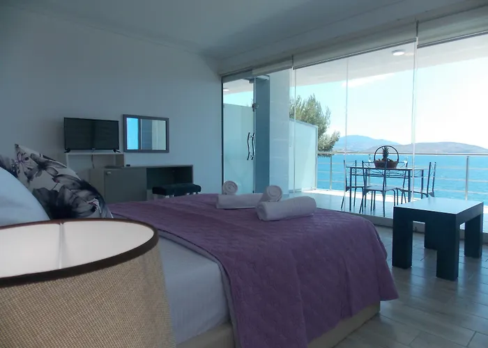 Hotel Oceanic Overview