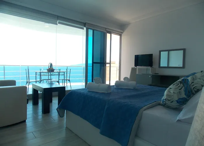 Hotel Oceanic Overview